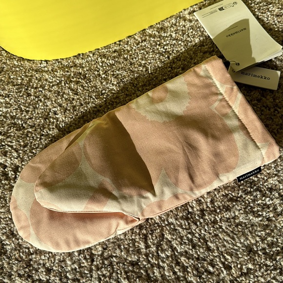 Marimekko Pieni Unikko Oven Mitt NWT 🍭 - Picture 2 of 2